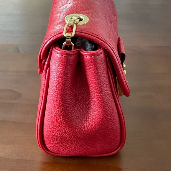 LOUIS VUITTON
Monogram Empreinte Saint Germain BB - Picture 6 of 9